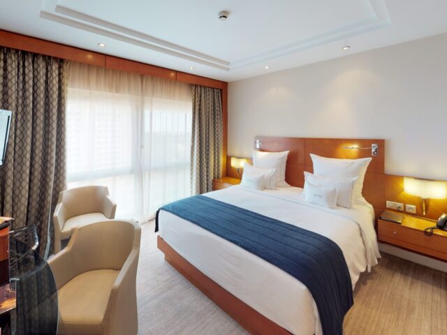 Hotel-TIAMA-Suite-Executive-Bedroom-1920x1080